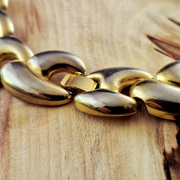 Elegant Gold Chain Necklace - Picture 3 of 6